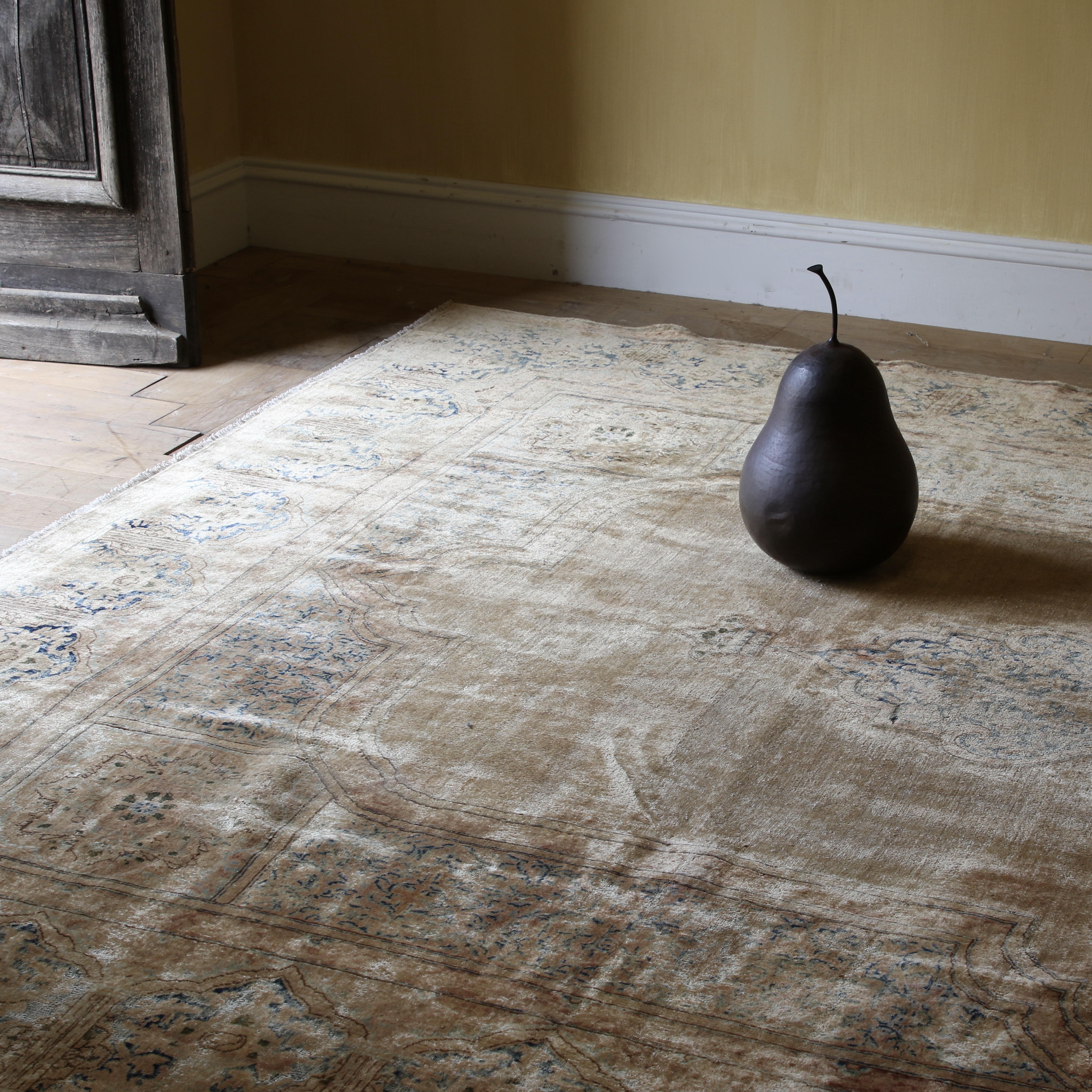 153-66 - Kerman Rug / Golden Horse